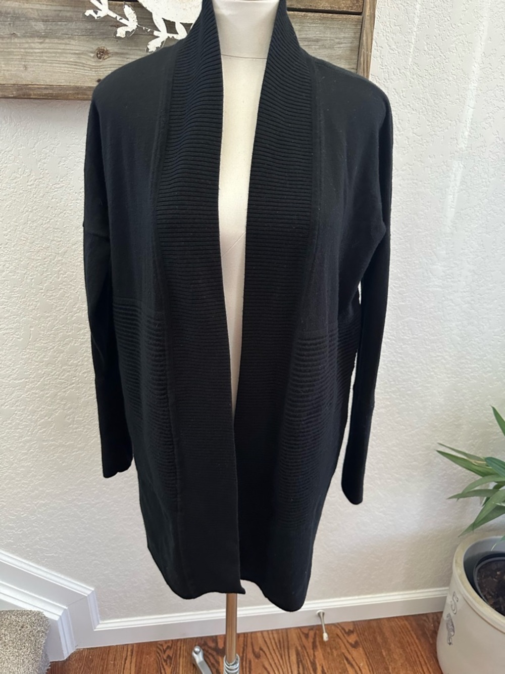 Lululemon Sit In Lotus Black Open-Front Women's Merino Wool blend Sweater size M